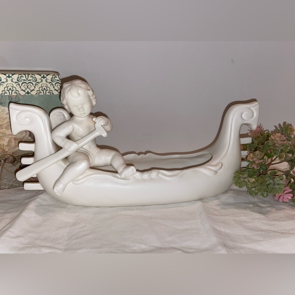 Vintage White NAPCO Ceramics Japan Cherub/Angel on Gondolier Planter